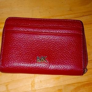 Micheal kors wallet burgundy